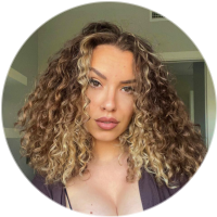 Julia, 38
